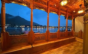The Badyari Palace Houseboats